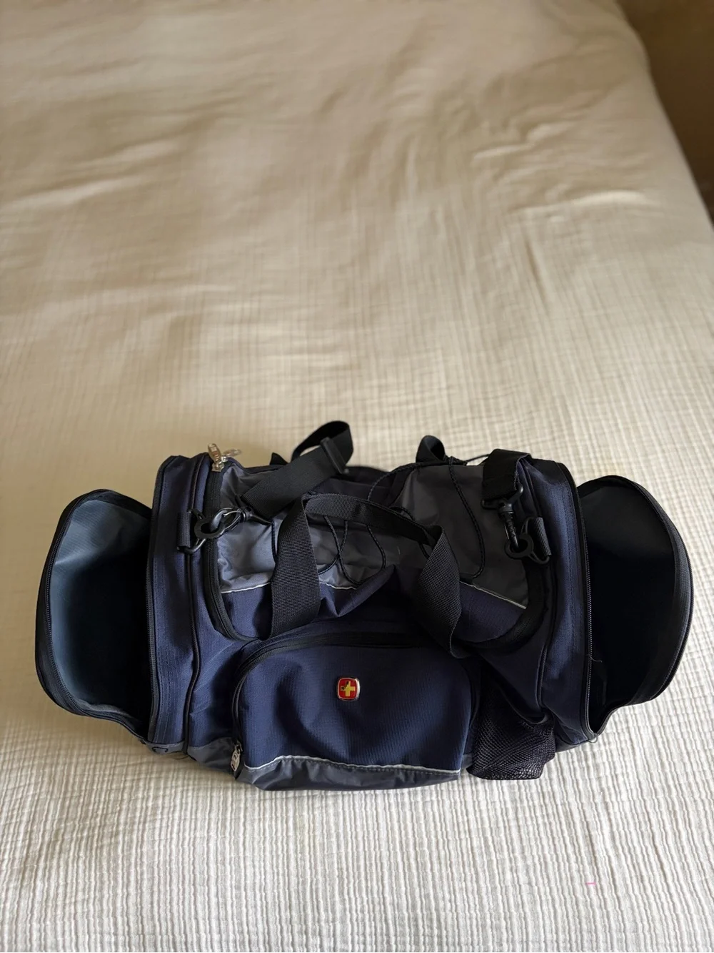 SwissGear spacious duffel